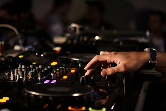 Analog and Wireless Digital Mixers